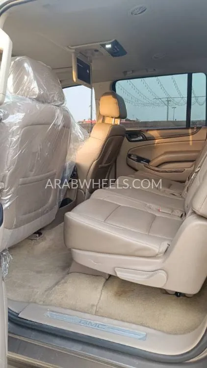 GMC Yukon XL 2015 for Sale in Ajman Image-13