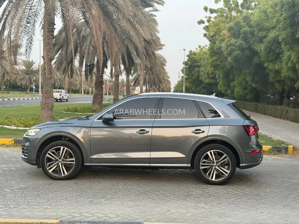 Audi Q5 2019 for Sale in Sharjah Image-5