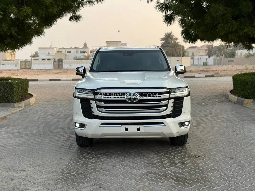 Toyota Land Cruiser 2023 for Sale in Sharjah Image-3
