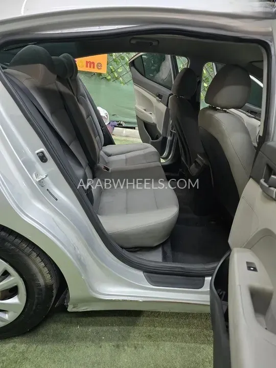 Hyundai Elantra 2017 for Sale in Ajman Image-3