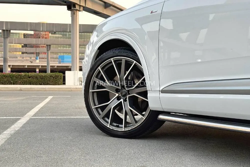 أودي Q7 2018 for Sale in دبي Image-14