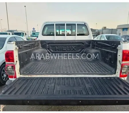 Toyota Hilux 2015 for Sale in Dubai Image-7