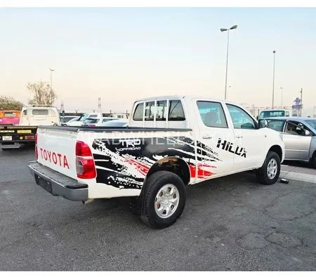 Toyota Hilux 2015 for Sale in Dubai Image-8