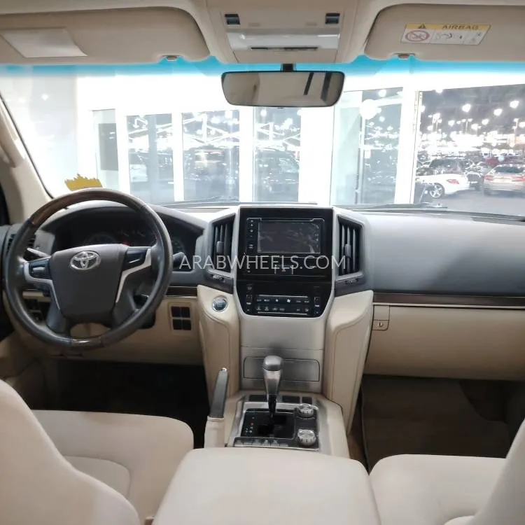 Toyota Land Cruiser 2020 for Sale in Sharjah Image-5