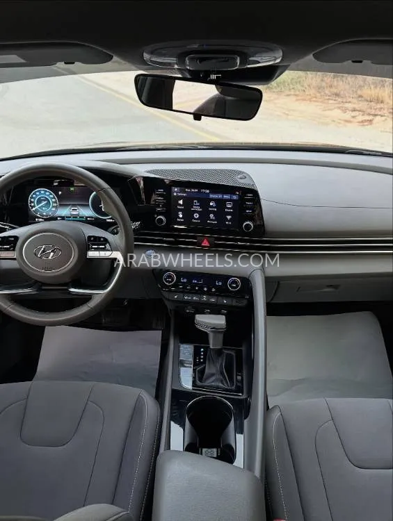 Hyundai Elantra 2021 for Sale in Sharjah Image-7