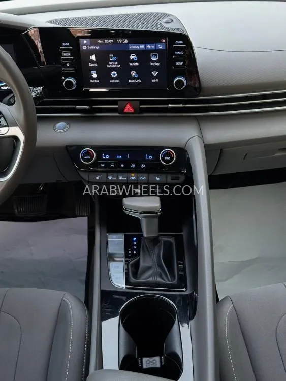 Hyundai Elantra 2021 for Sale in Sharjah Image-10