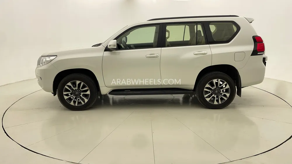Toyota Land Cruiser Prado 2022 for Sale in Dubai Image-6