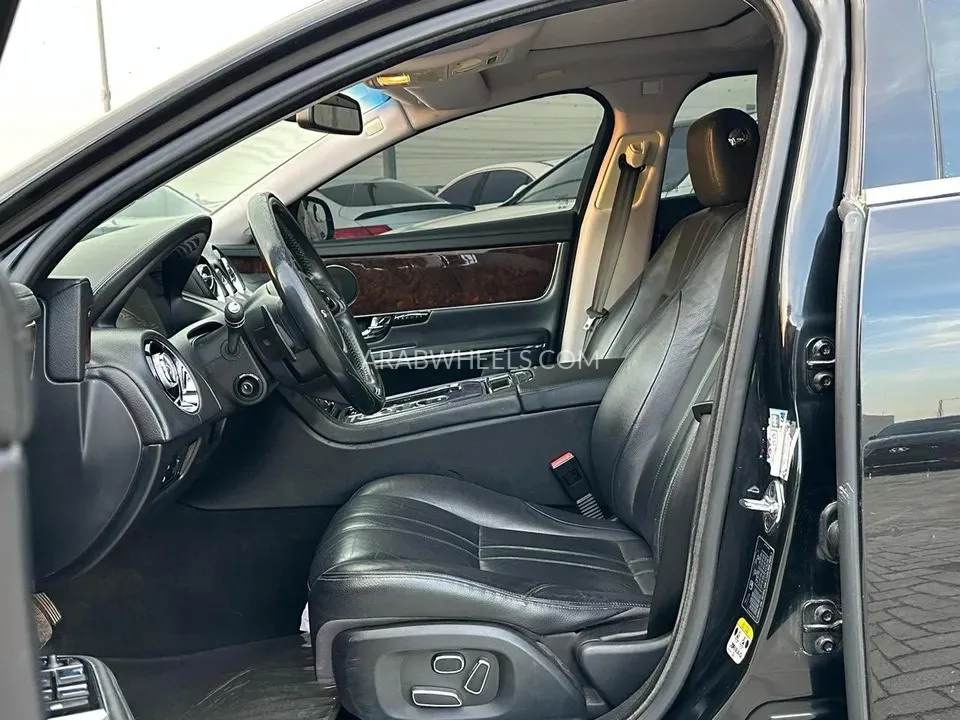 Jaguar XJ 2011 for Sale in Abu Dhabi Image-5