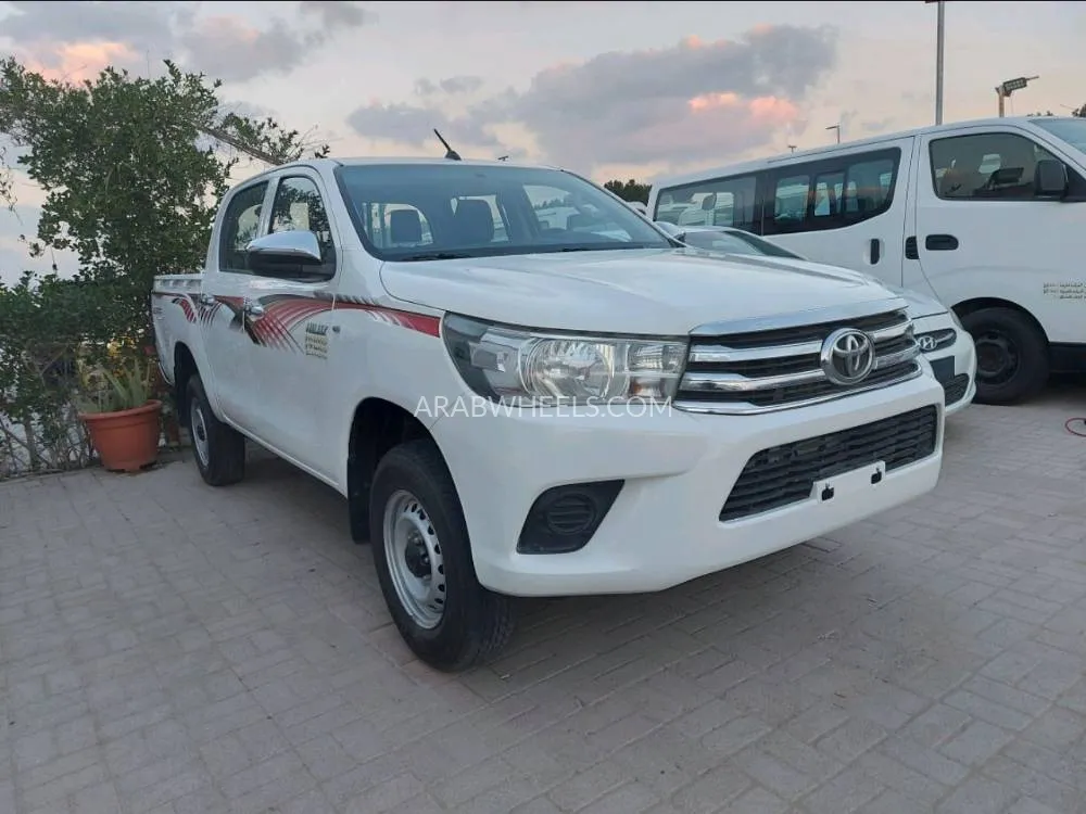 Toyota Hilux 2016 for Sale in Sharjah Image-1