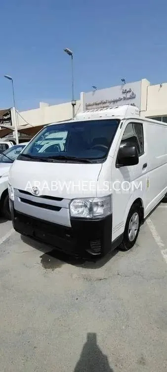 Toyota Hiace 2014 for Sale in Sharjah Image-8