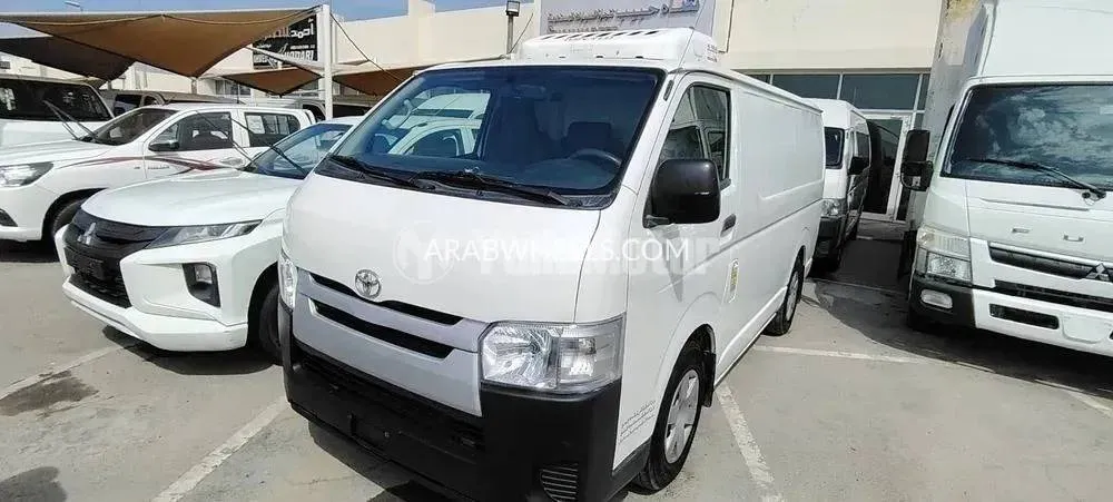 Toyota Hiace 2014 for Sale in Sharjah Image-9