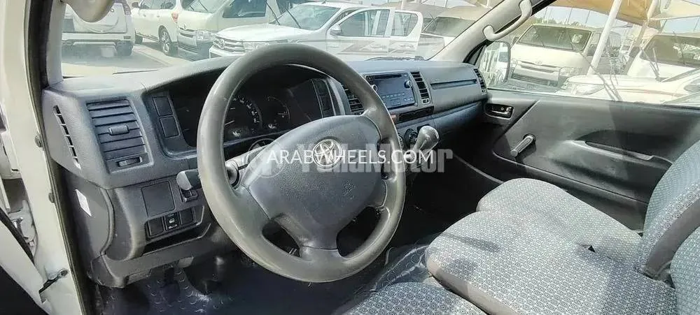 Toyota Hiace 2014 for Sale in Sharjah Image-19