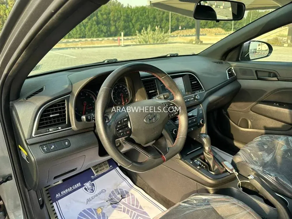 Hyundai Elantra 2018 for Sale in Sharjah Image-8