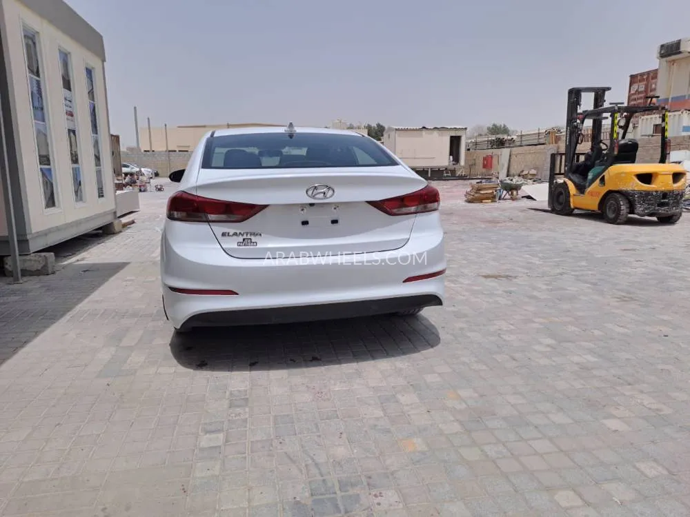 Hyundai Elantra 2017 for Sale in Sharjah Image-2