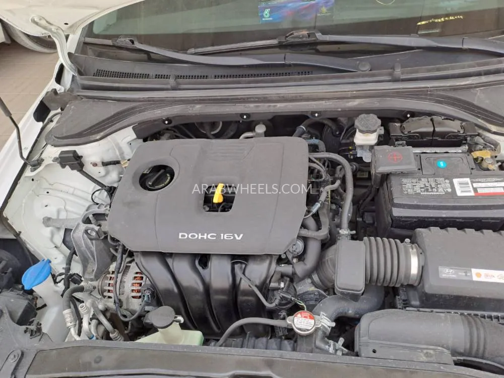 Hyundai Elantra 2017 for Sale in Sharjah Image-5