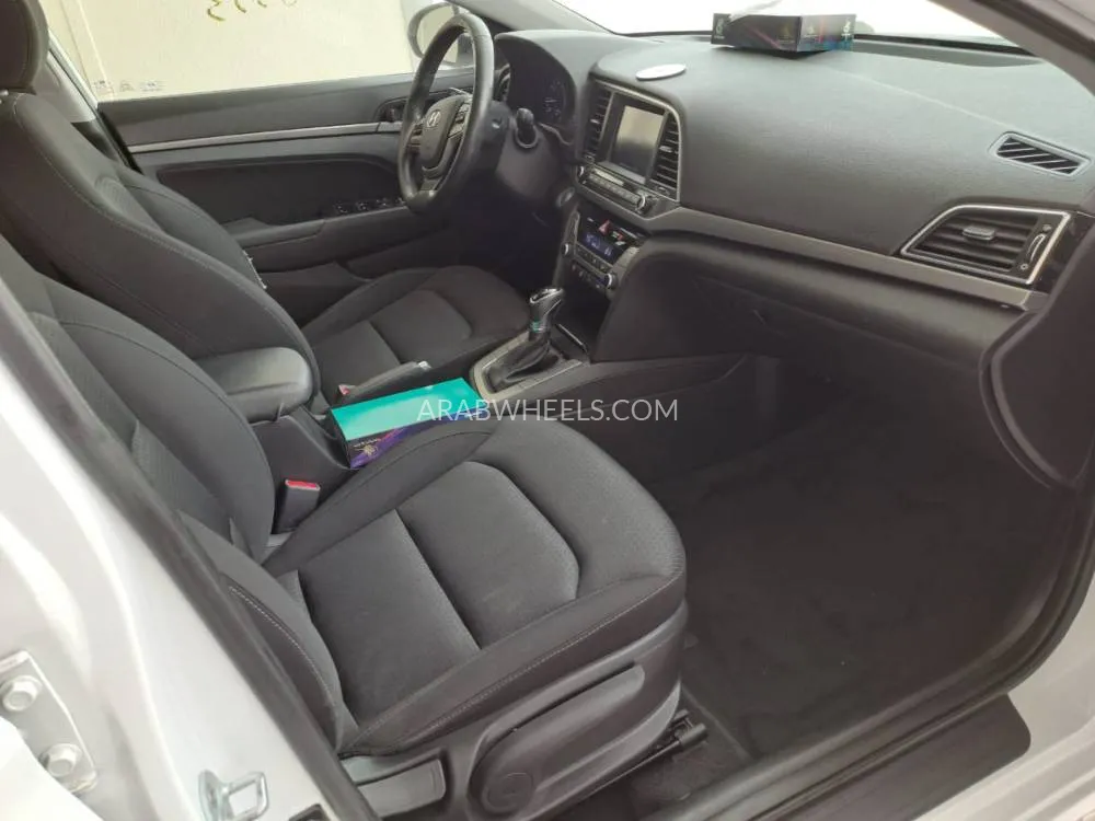 Hyundai Elantra 2017 for Sale in Sharjah Image-11