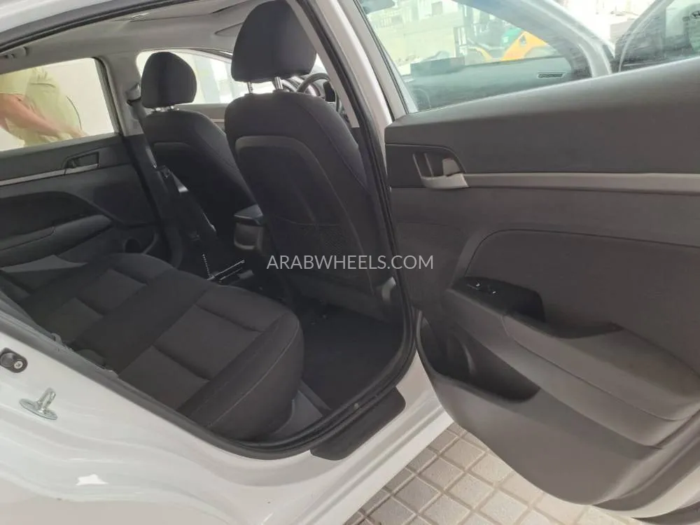 Hyundai Elantra 2017 for Sale in Sharjah Image-12