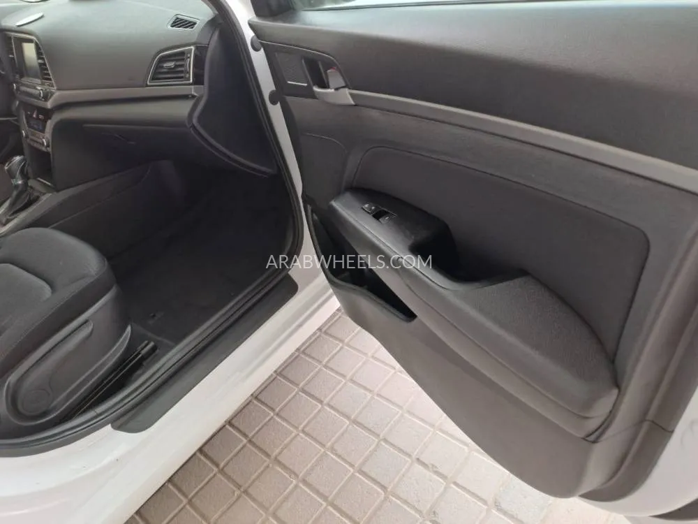 Hyundai Elantra 2017 for Sale in Sharjah Image-13