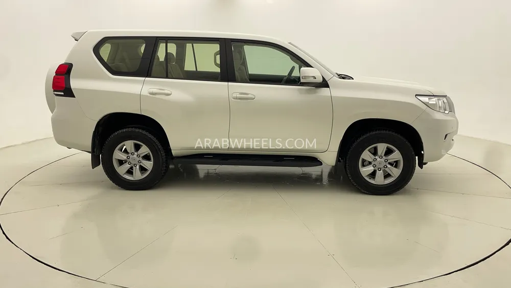 تويوتا لاند كروزر برادو 2023 for Sale in دبي Image-2