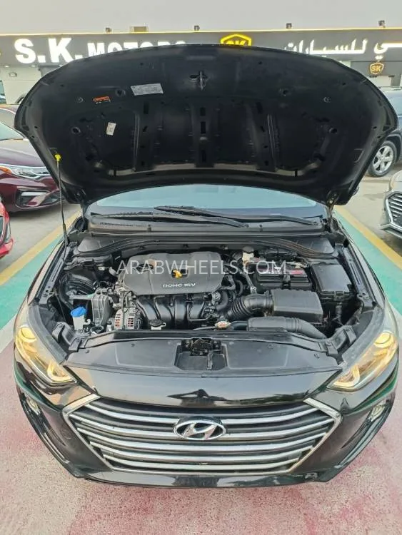 Hyundai Elantra 2017 for Sale in Dubai Image-5
