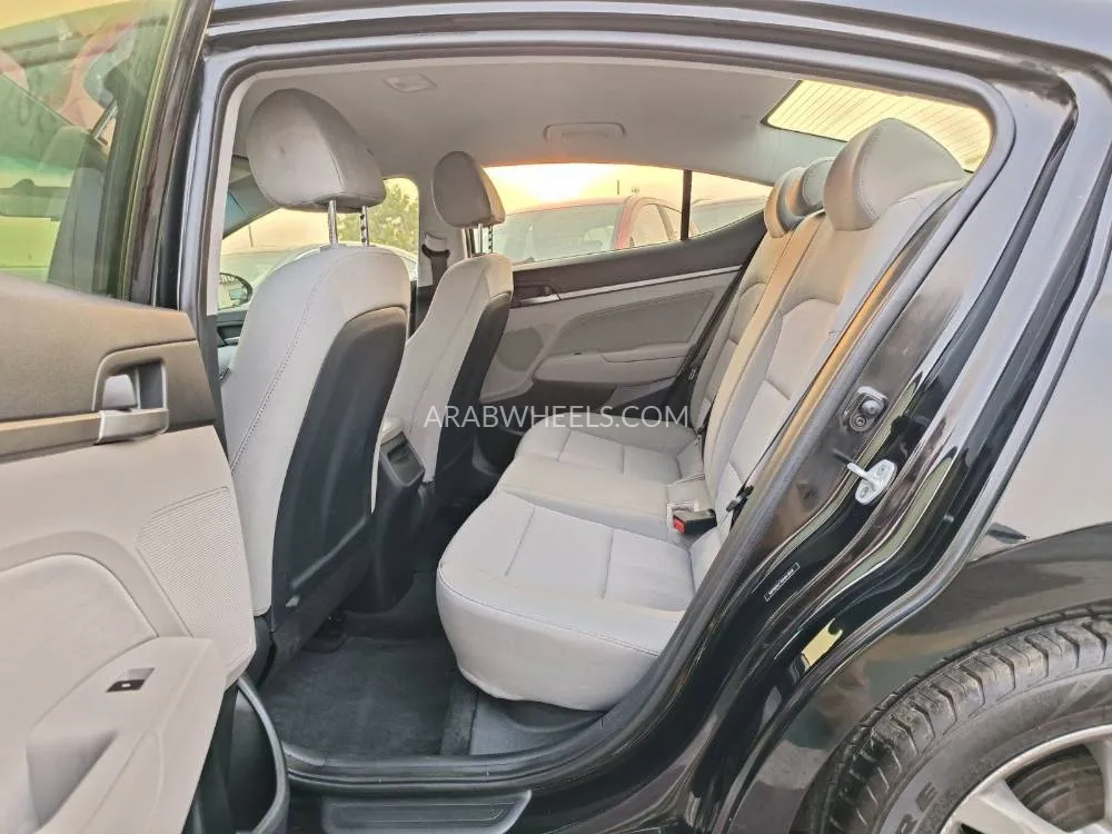 Hyundai Elantra 2017 for Sale in Dubai Image-14