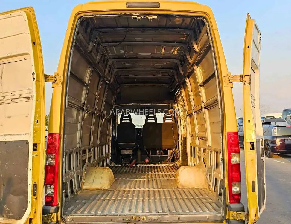 Iveco Daily 2014 for Sale in Dubai Image-9