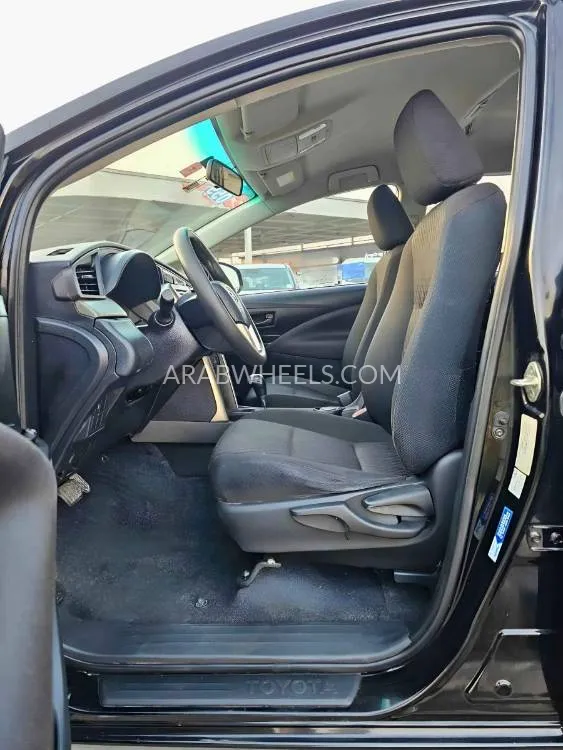 Toyota Innova 2022 for Sale in Dubai Image-3