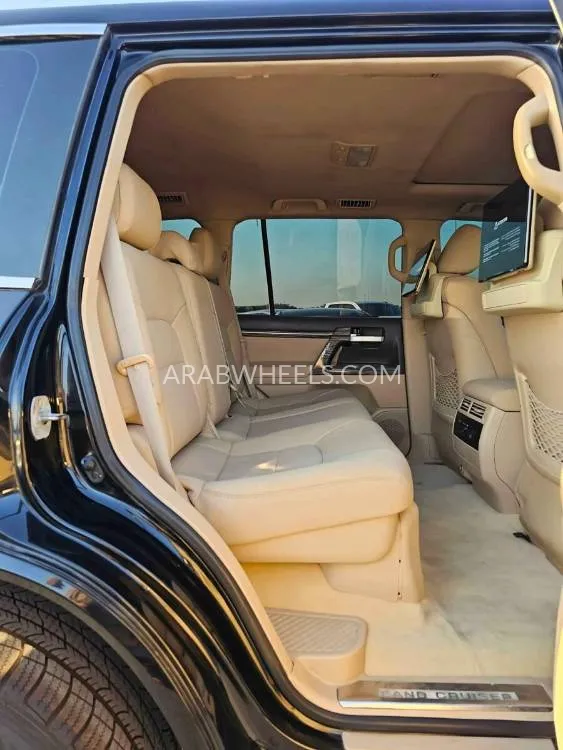Toyota Land Cruiser 2014 for Sale in Dubai Image-13