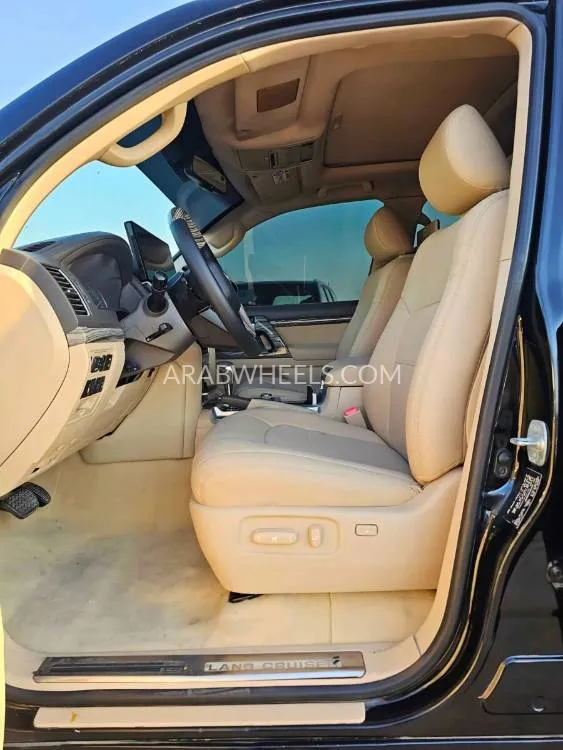 Toyota Land Cruiser 2014 for Sale in Dubai Image-16
