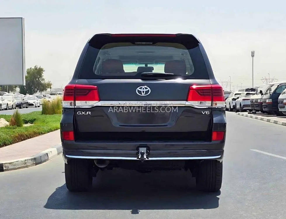 Toyota Land Cruiser 2018 for Sale in Dubai Image-12
