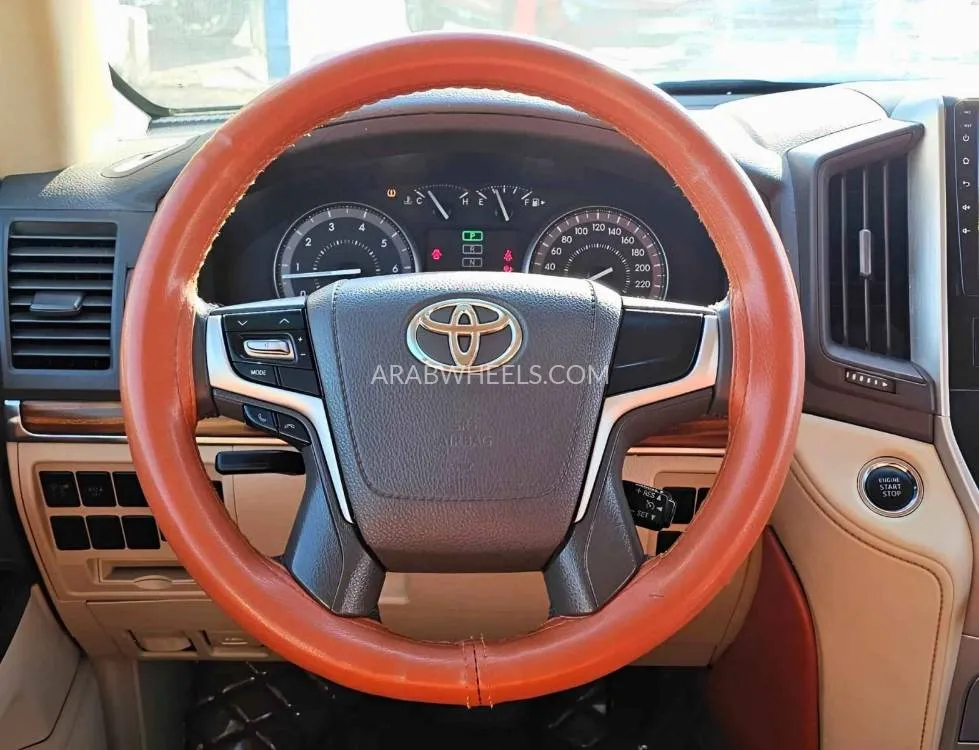 Toyota Land Cruiser 2018 for Sale in Dubai Image-18