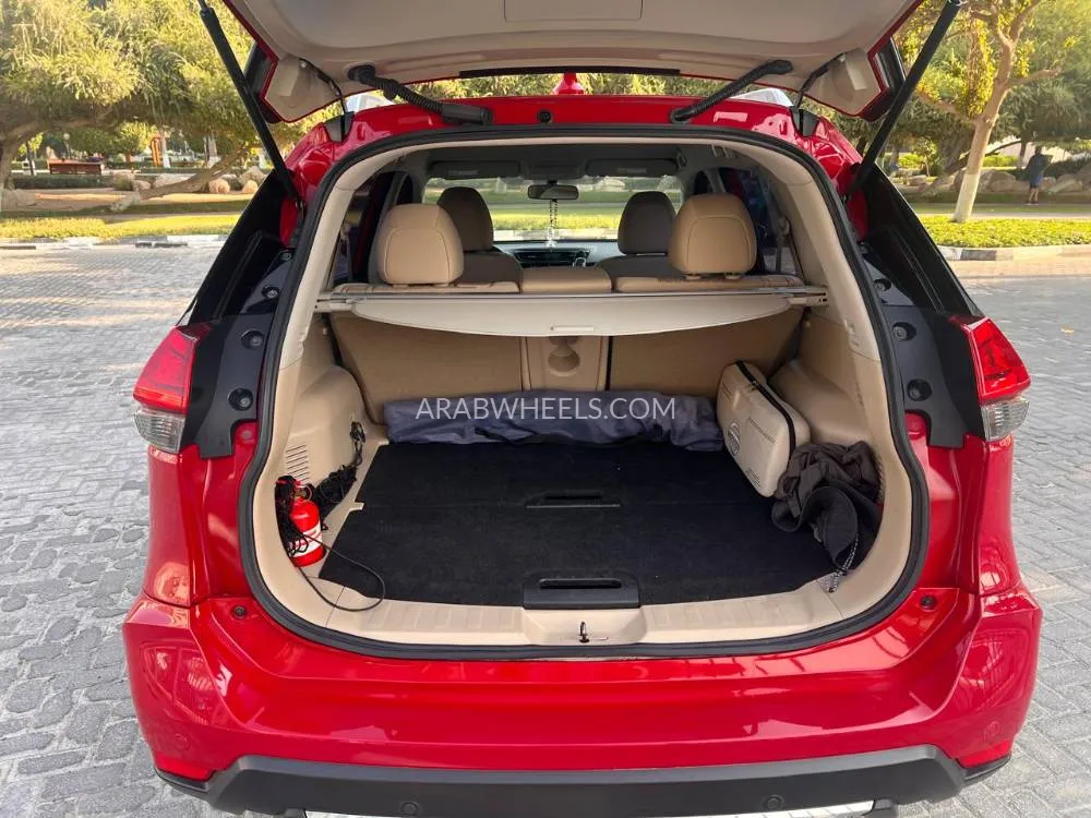 Nissan X-Trail 2018 for Sale in Dubai Image-4