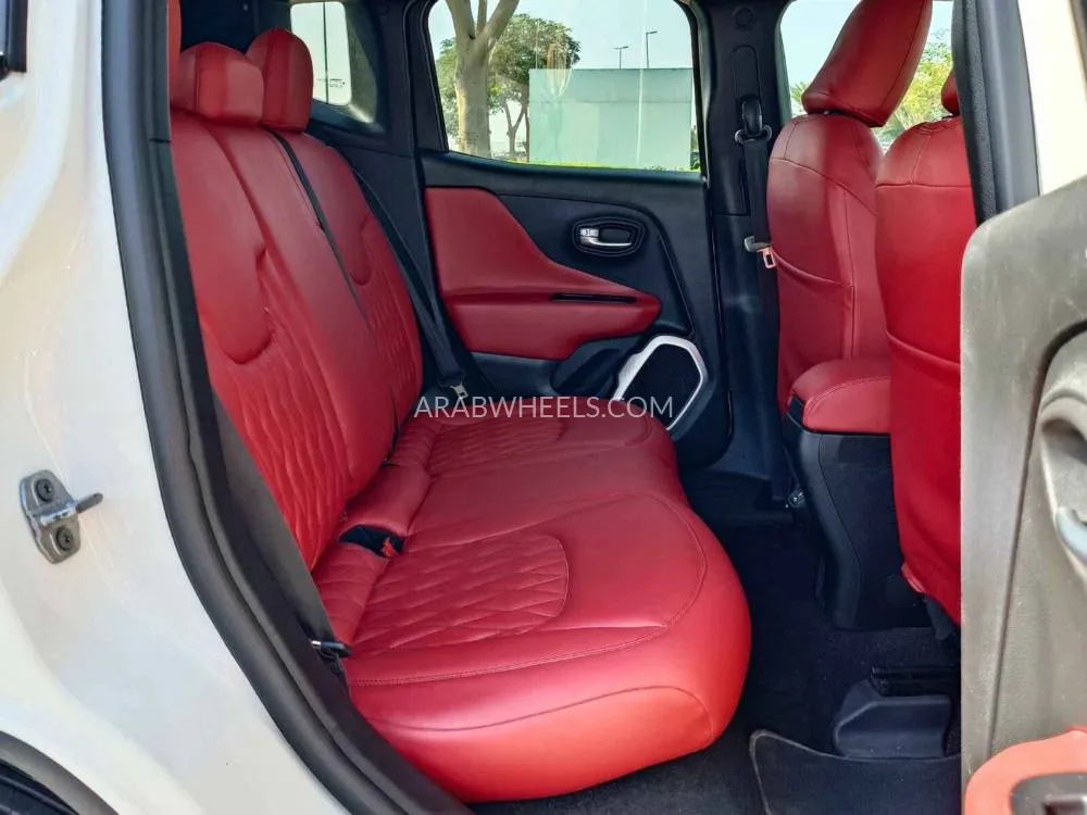 Jeep Renegade 2018 for Sale in Dubai Image-11