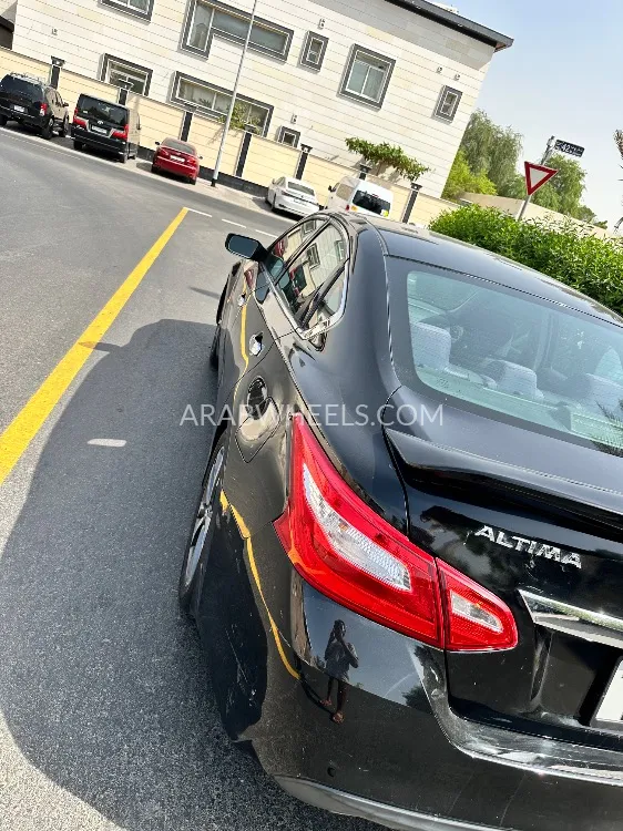 Nissan Altima 2016 for Sale in Dubai Image-13