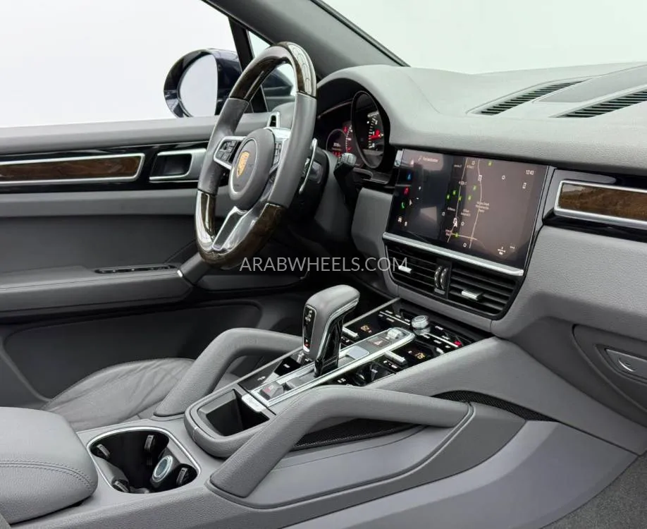 Porsche Cayenne 2022 for Sale in Dubai Image-16