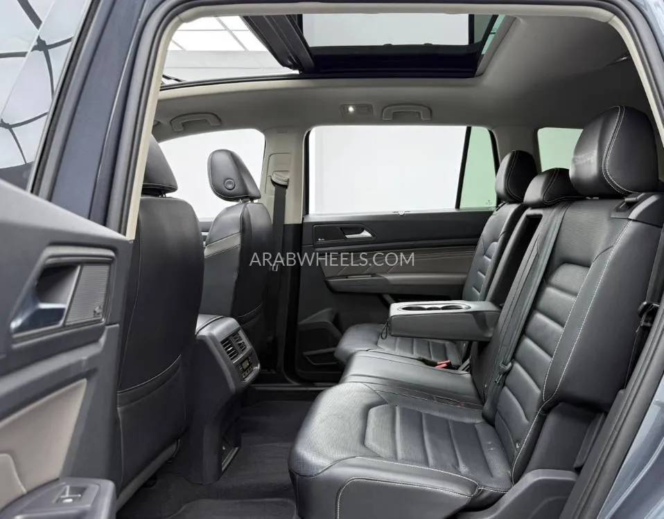 Volkswagen Teramont 2021 for Sale in Dubai Image-16