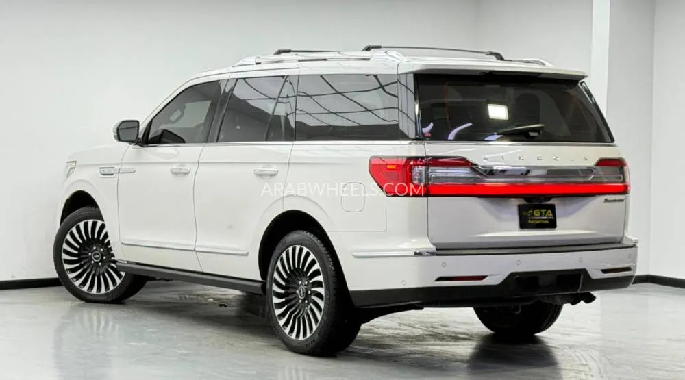 Lincoln Navigator 2018 for Sale in Dubai Image-2