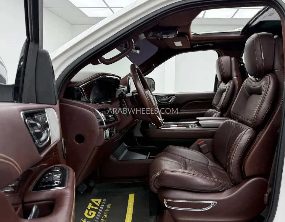 Lincoln Navigator 2018 for Sale in Dubai Image-14