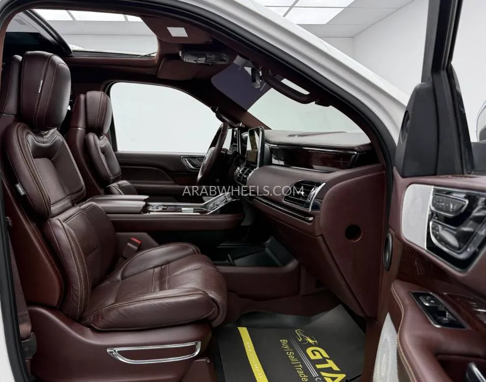 Lincoln Navigator 2018 for Sale in Dubai Image-19