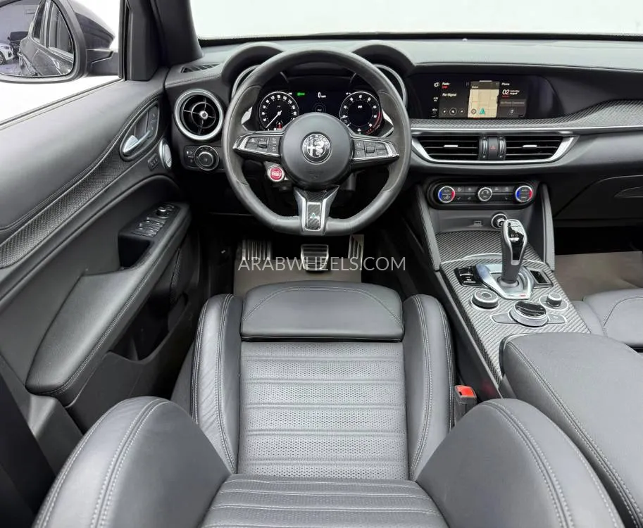 الفا روميو ستيلفيو 2024 for Sale in دبي Image-9