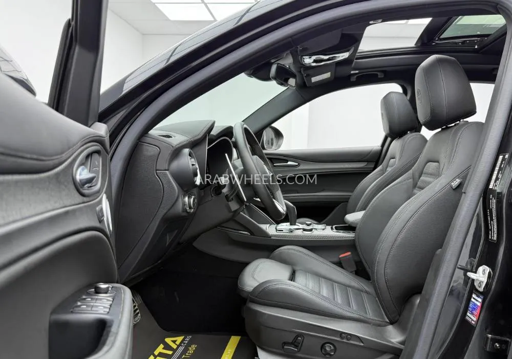 الفا روميو ستيلفيو 2024 for Sale in دبي Image-16