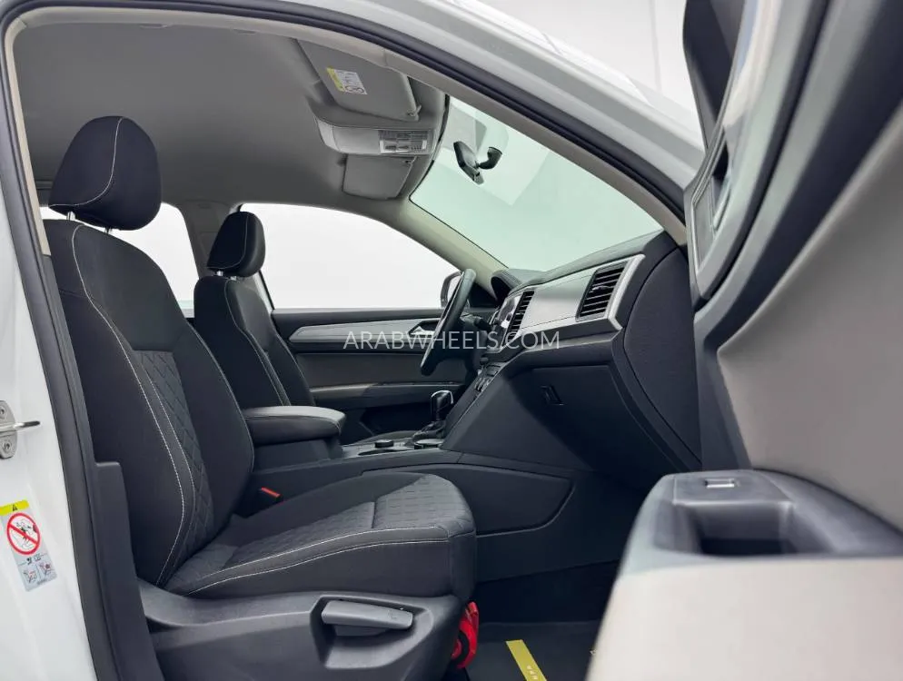 Volkswagen Teramont 2021 for Sale in Dubai Image-12