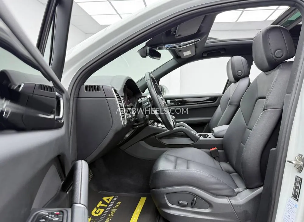 Porsche Cayenne 2022 for Sale in Dubai Image-16