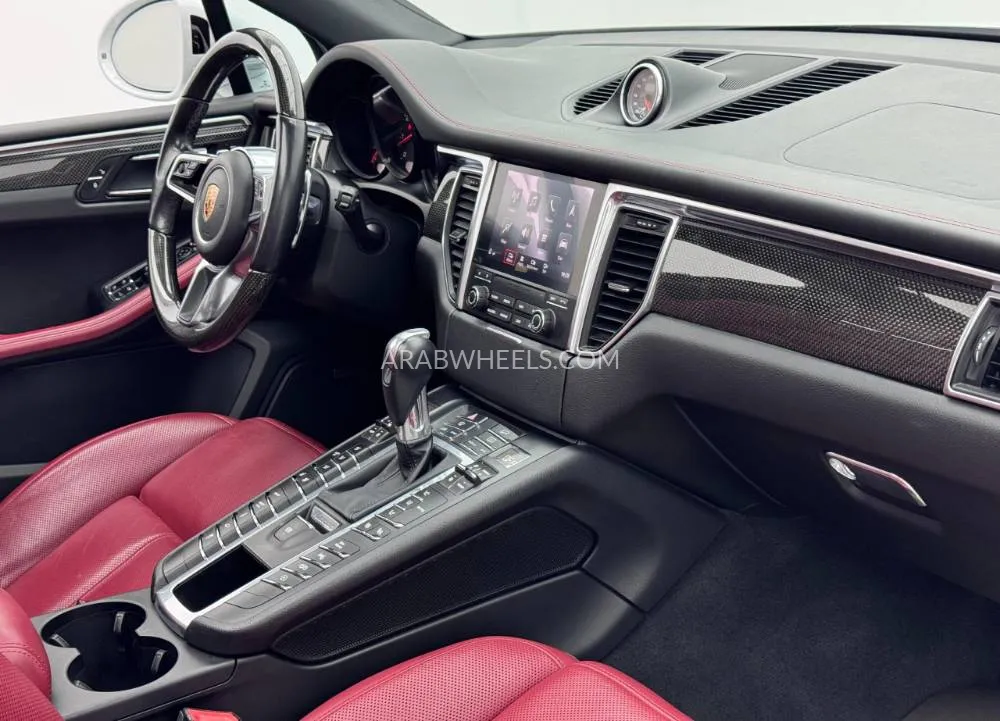 Porsche Macan 2017 for Sale in Dubai Image-12