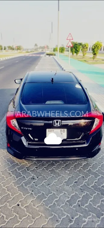 Honda Civic 2018 for Sale in Sharjah Image-2
