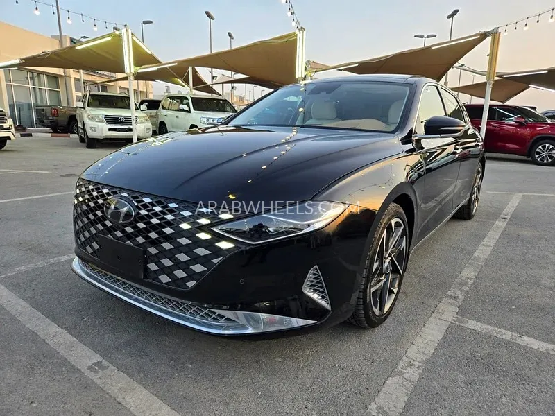 Hyundai Azera 2023 for Sale in Fujairah Image-3