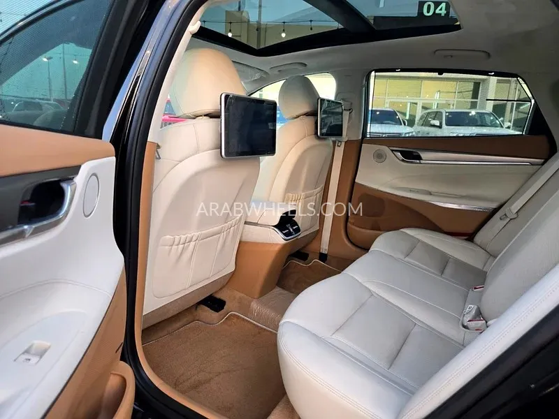 Hyundai Azera 2023 for Sale in Fujairah Image-10