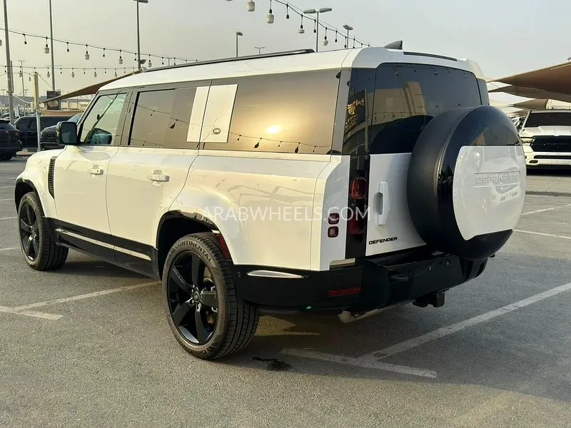 Land Rover Defender 2024 for Sale in Fujairah Image-3