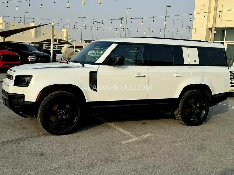 Land Rover Defender 2024 for Sale in Fujairah Image-4