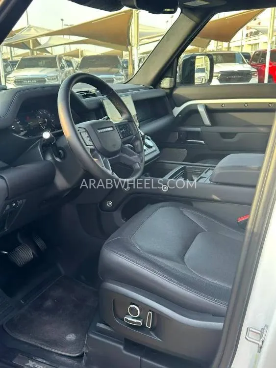 Land Rover Defender 2024 for Sale in Fujairah Image-9